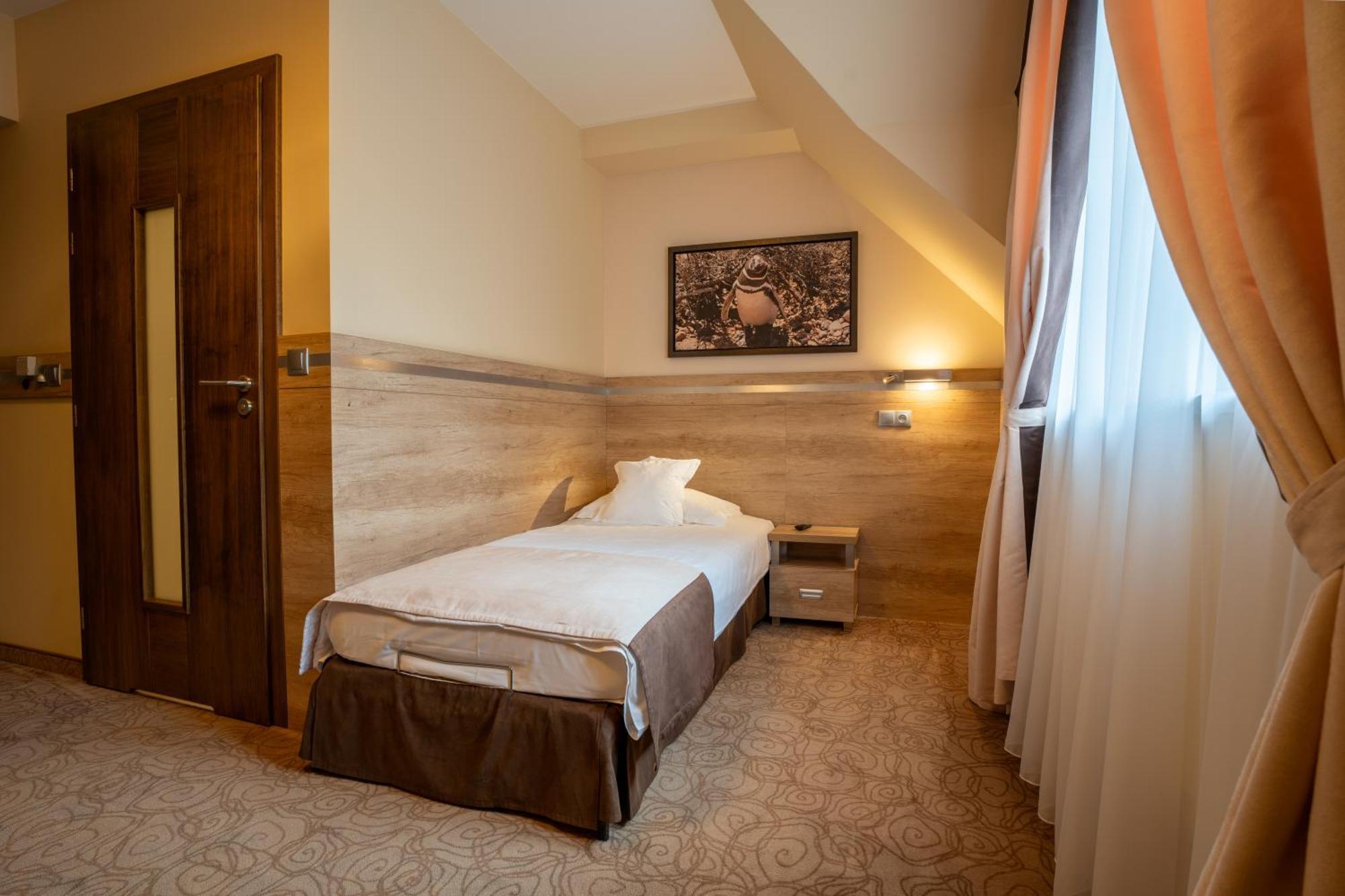 Hotel & Spa Czarny Gron Rzyki Exterior foto